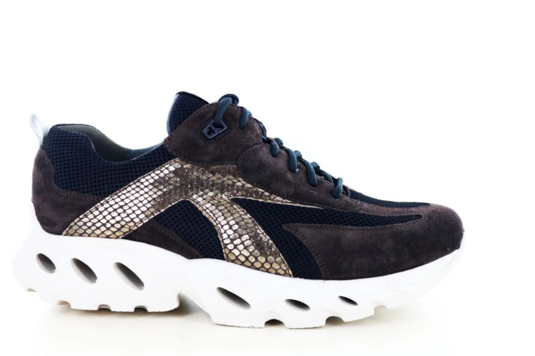 Durea 6309 bruine leren dames sneaker met veters, wijdte K en uitneembaar voetbed voor brede voeten en eigen steunzolen.