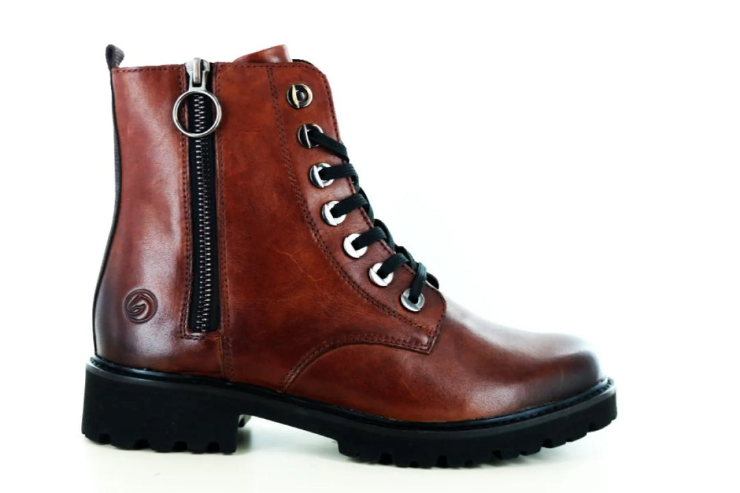 Remonte D8671 cognackleurige leren damesveterboot met zwarte veters, binnenrits, ronde neus en zwarte profielzool