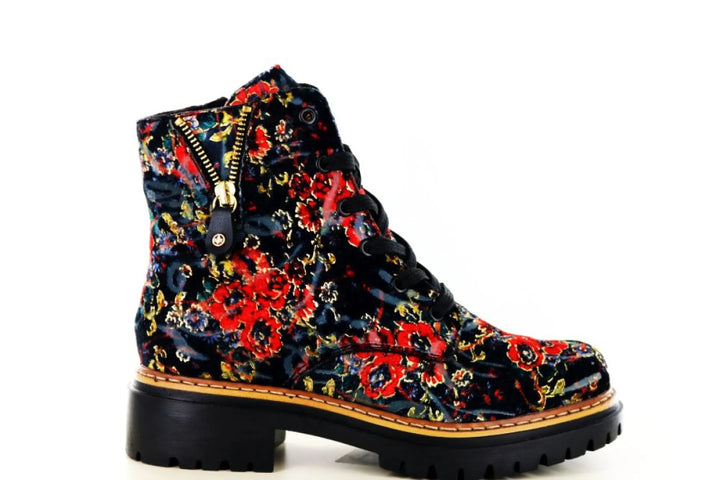 Rieker 72617 damesveterboots met zwarte basis, kleurrijke bloemenprint, rode accenten, zijrits en profielzool, wijdte G