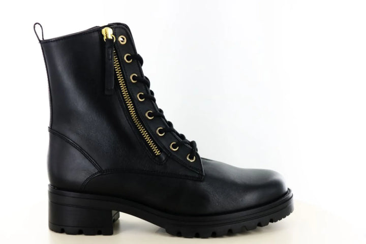 Gabor 8027.03 zwarte leren veterboot voor dames in wijdte G met profielzool, goudkleurige details, veters en ritssluiting.